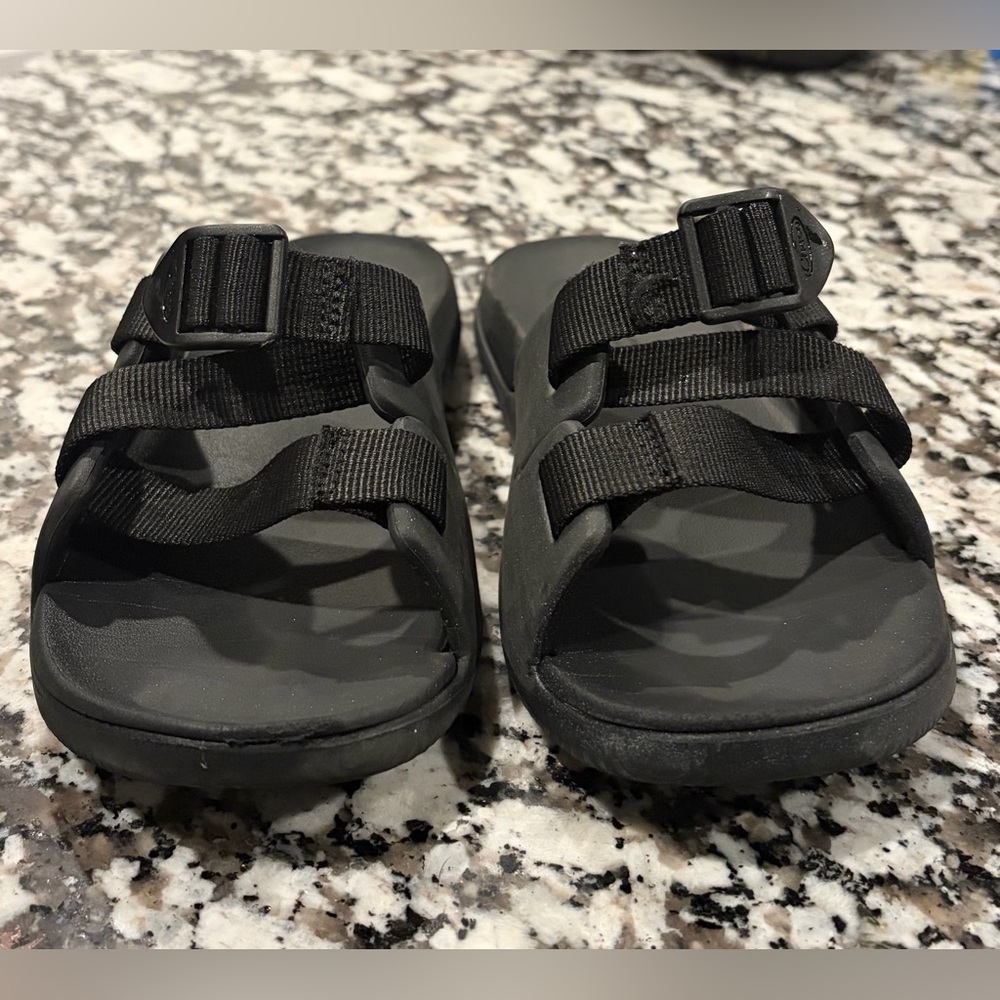 Chaco kids black slides